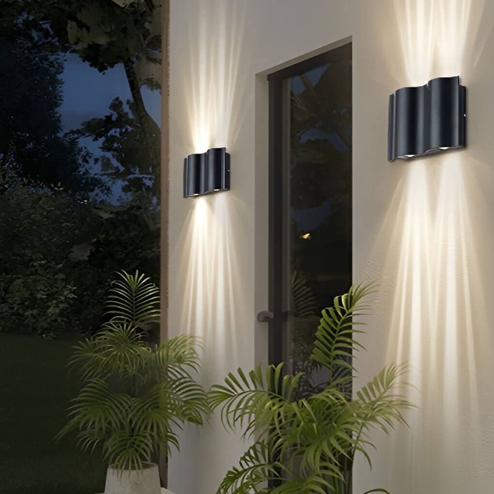 Onda Up & Down Outdoor Wall Light | Wavy Die-Cast Aluminum LED