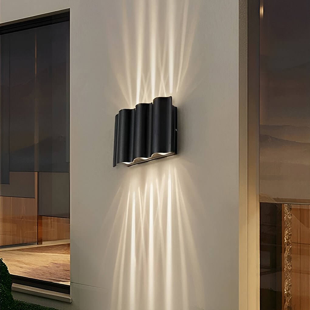 Onda Up & Down Outdoor Wall Light | Wavy Die-Cast Aluminum LED