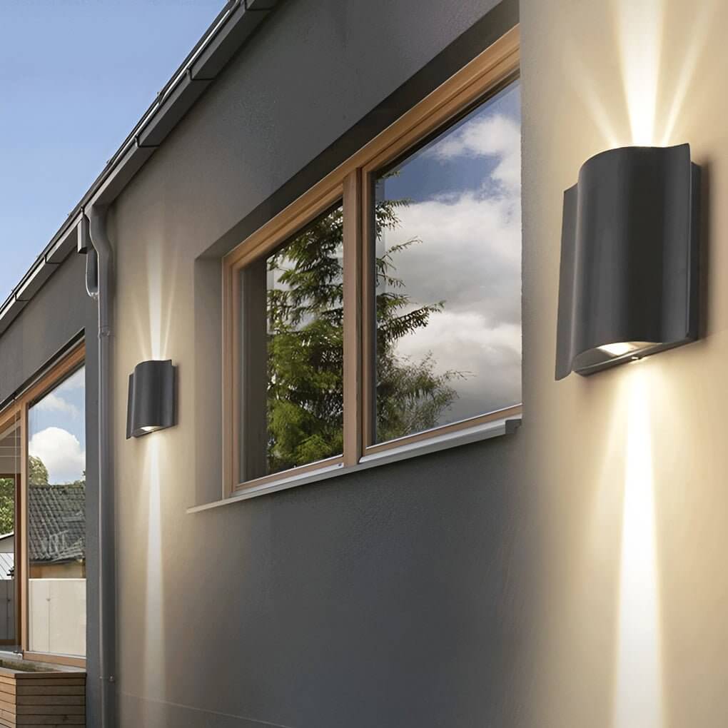 Onda Up & Down Outdoor Wall Light | Wavy Die-Cast Aluminum LED