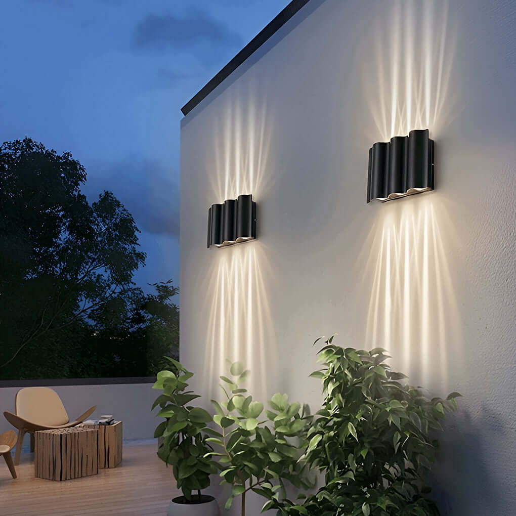 Onda Up & Down Outdoor Wall Light | Wavy Die-Cast Aluminum LED